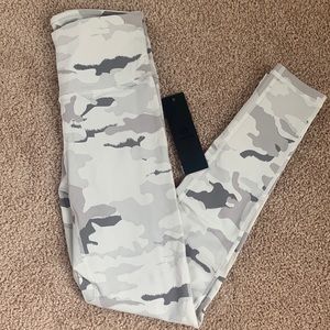 NWT mono b high waisted white camo legging size XS